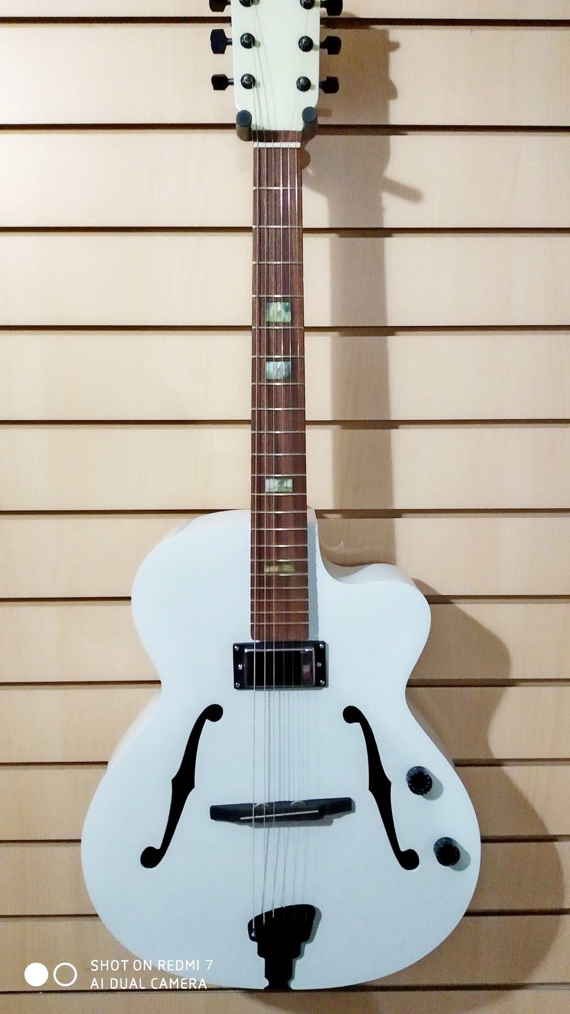 картинка Полуакустическая гитара Gibson (Реплика) от магазина 7 Нот Уральск