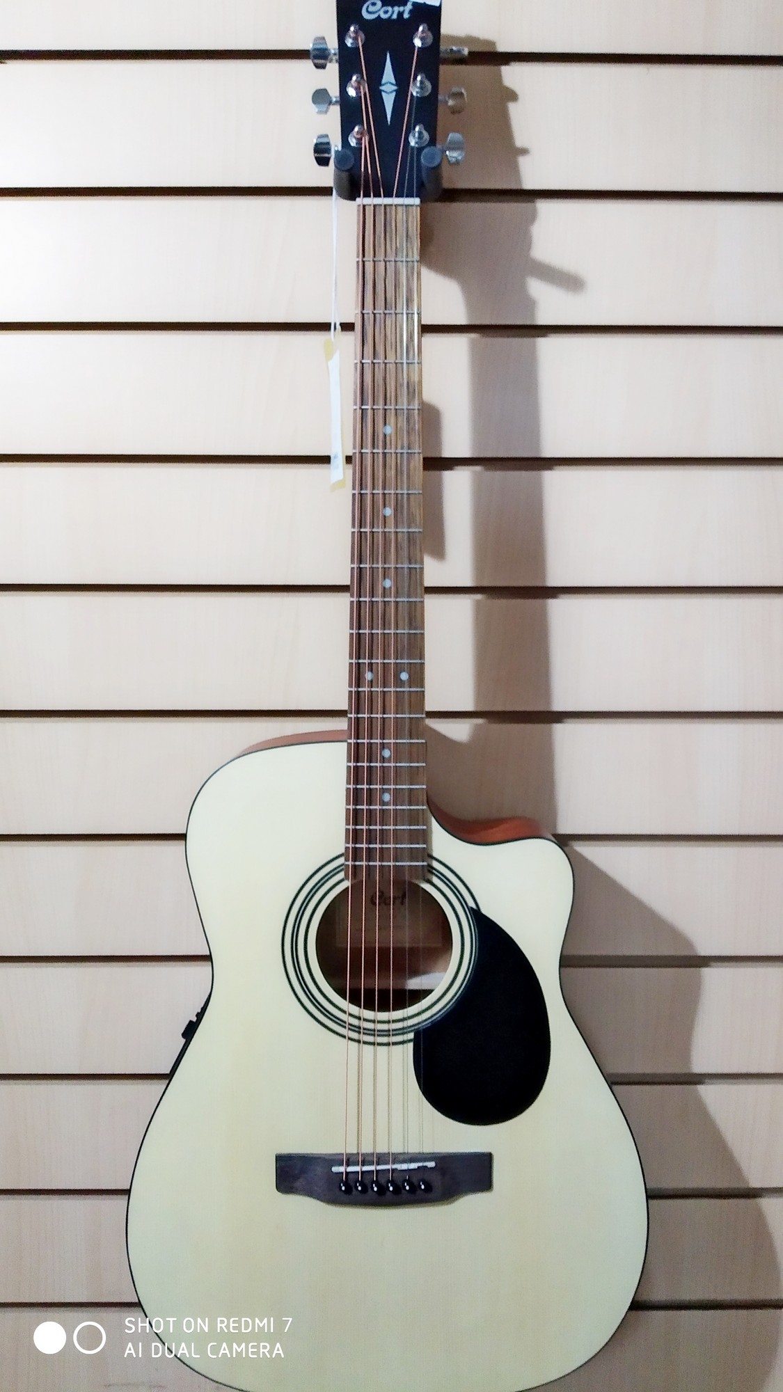 картинка  Электро-акустическая гитара, с вырезом, натуральный, Cort  AF515CE-OP от магазина 7 Нот Уральск