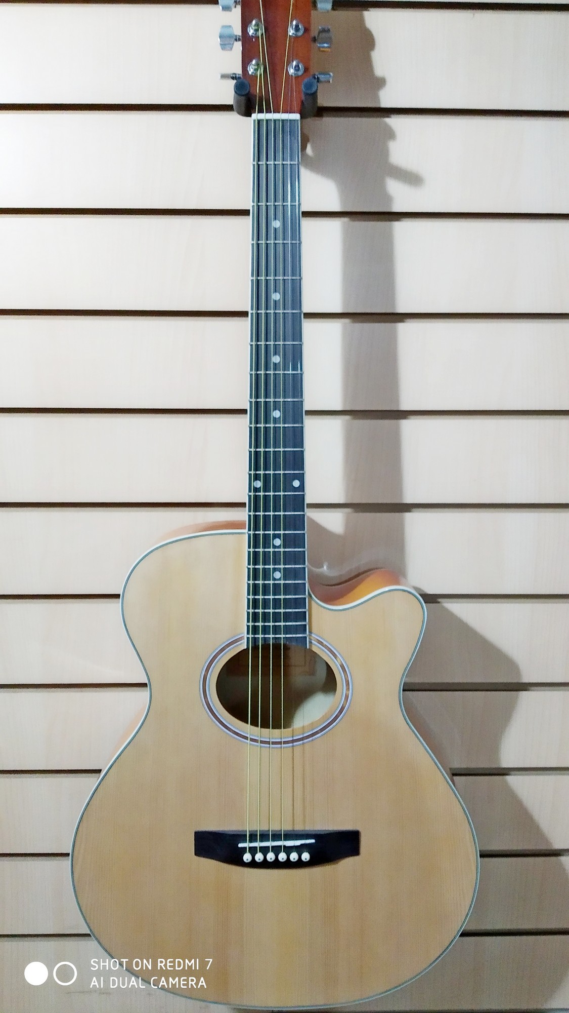 картинка Акустическая фольковая гитара с вырезом HOMAGE LF-401C-B от магазина 7 Нот Уральск