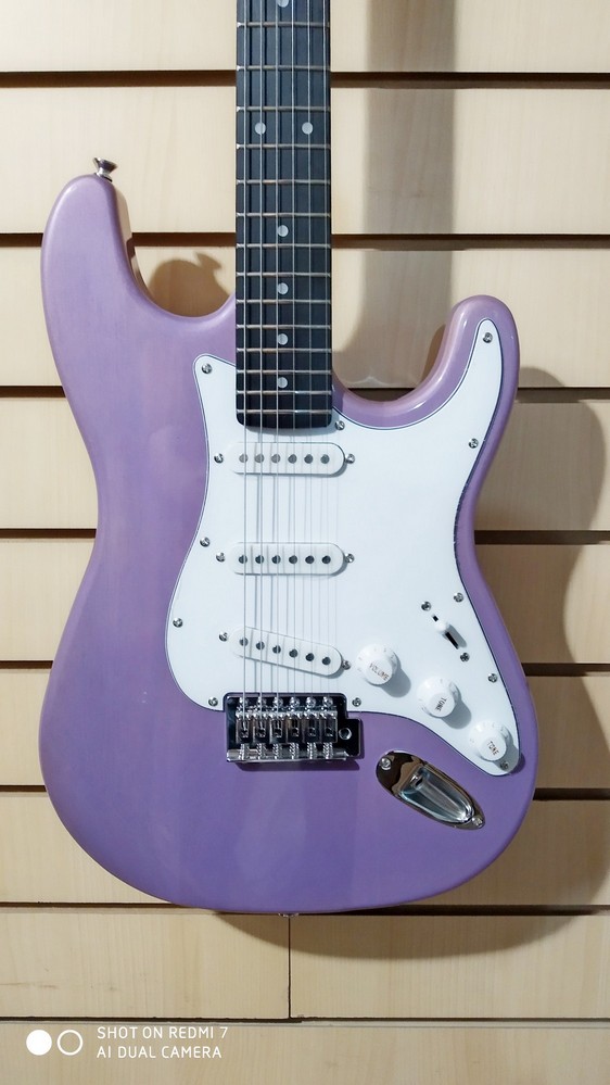 картинка электрогитара SQUIER Stratocaster  от магазина 7 Нот Уральск