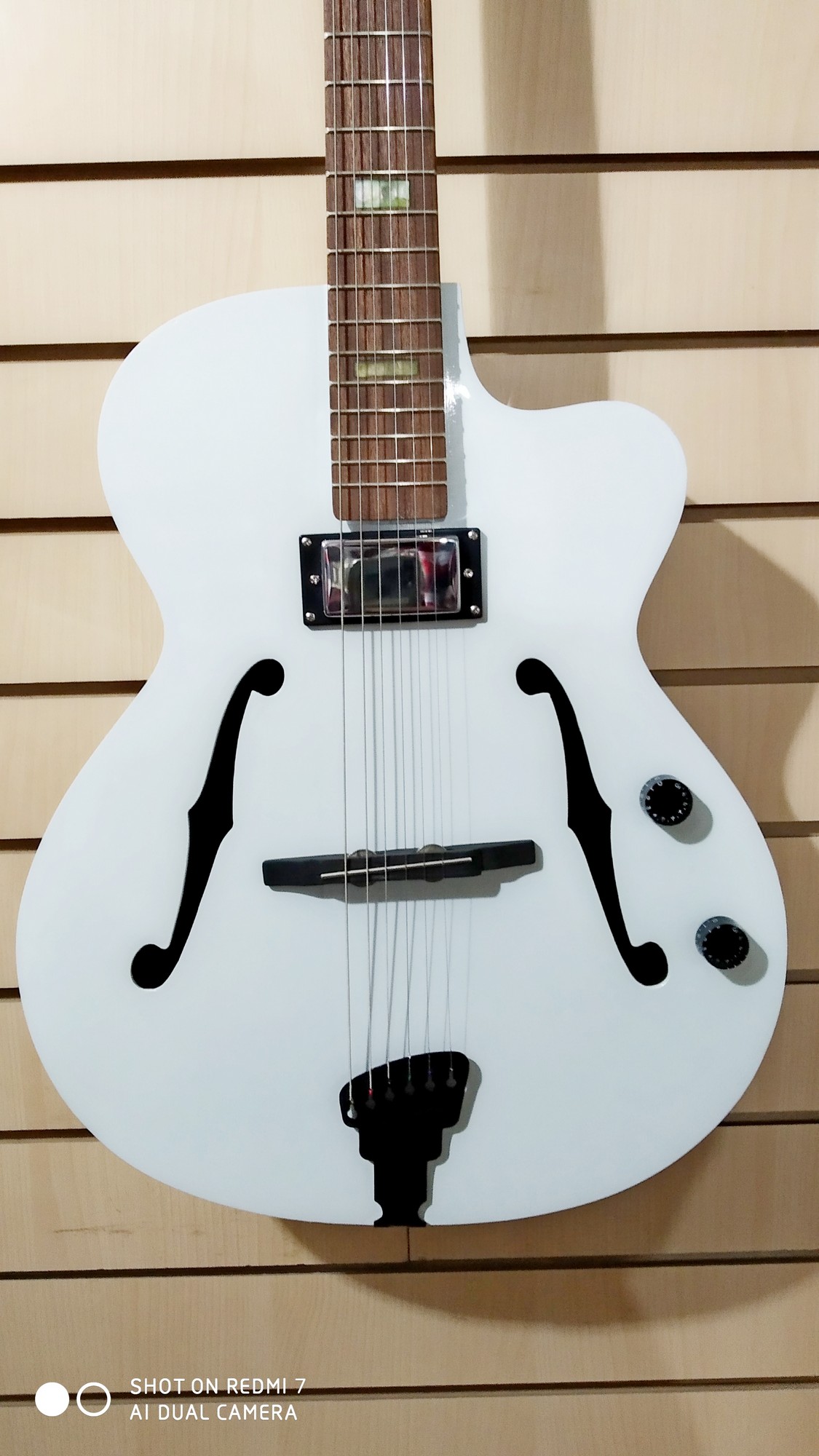 картинка Полуакустическая гитара Gibson (Реплика) от магазина 7 Нот Уральск